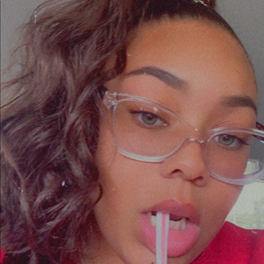 Meet your Posher, Tiffany